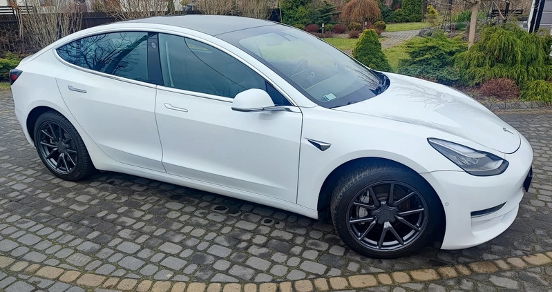 Tesla Model 3 cena 94710 przebieg: 154000, rok produkcji 2019 z Głogów Małopolski małe 67